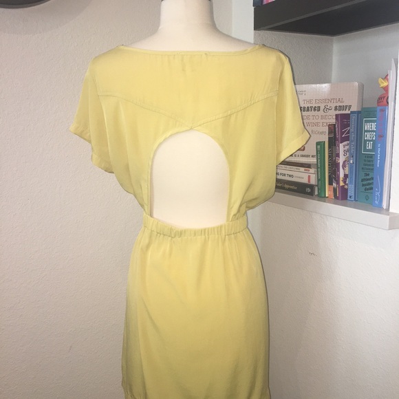 Yellow, summer short dress with back cutout. - Picture 2 of 4